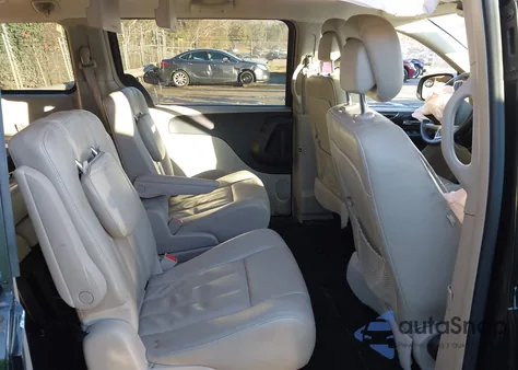 2013 Chrysler Town & Country Touring from USA, damaged, VIN 2C4RC1BG9DR556334